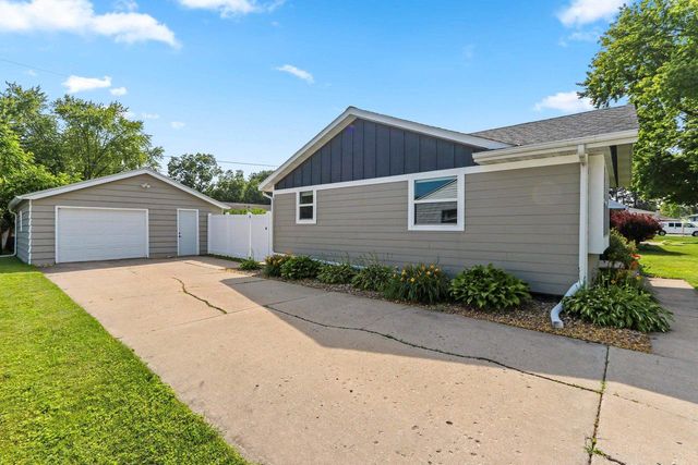 424 MEMORY COURT, Green Bay, WI 54301