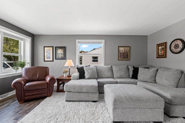 424 MEMORY COURT, Green Bay, WI 54301