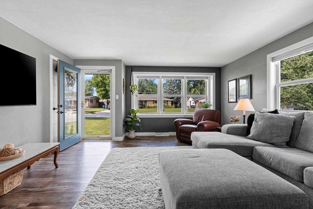 424 MEMORY COURT, Green Bay, WI 54301