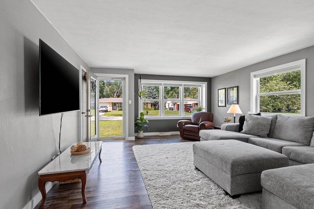 424 MEMORY COURT, Green Bay, WI 54301