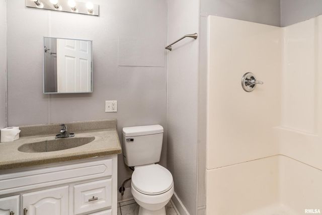 609 S Poplar Street, Carbondale, IL 62901