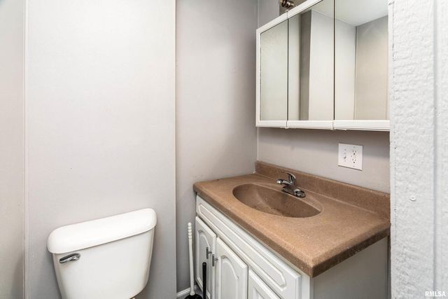 609 S Poplar Street, Carbondale, IL 62901