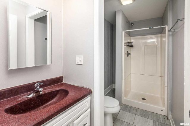 609 S Poplar Street, Carbondale, IL 62901