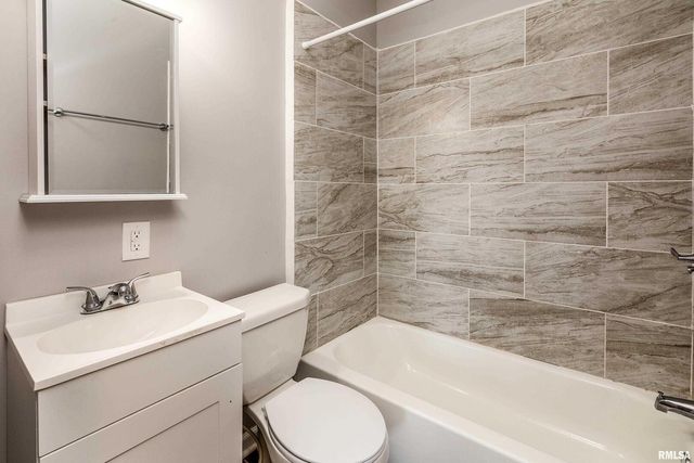 609 S Poplar Street, Carbondale, IL 62901