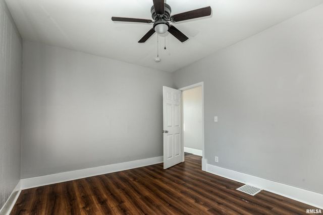 609 S Poplar Street, Carbondale, IL 62901