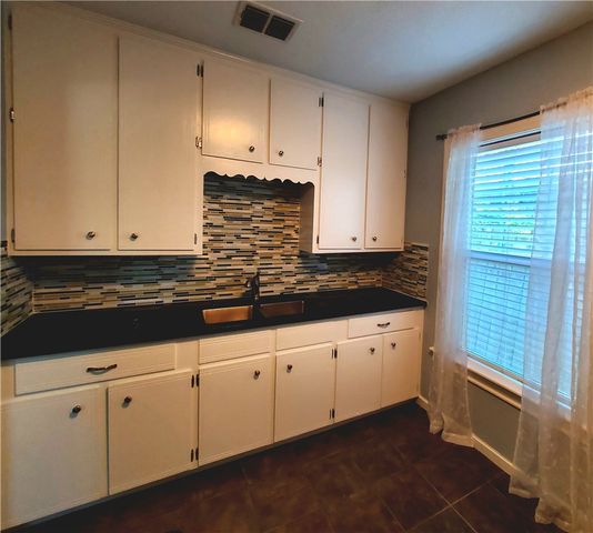 2806 Topeka St, Corpus Christi, TX 78404