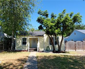2806 Topeka St, Corpus Christi, TX 78404