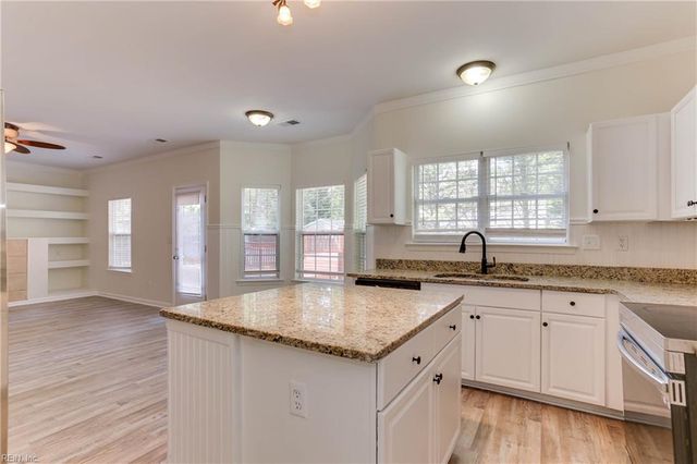 106 Robin Hood DR, Yorktown, VA 23693