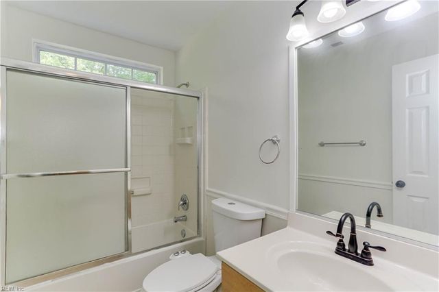 106 Robin Hood DR, Yorktown, VA 23693