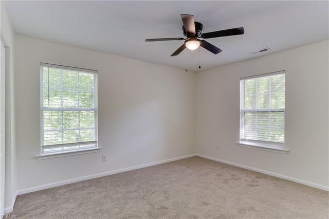 106 Robin Hood DR, Yorktown, VA 23693