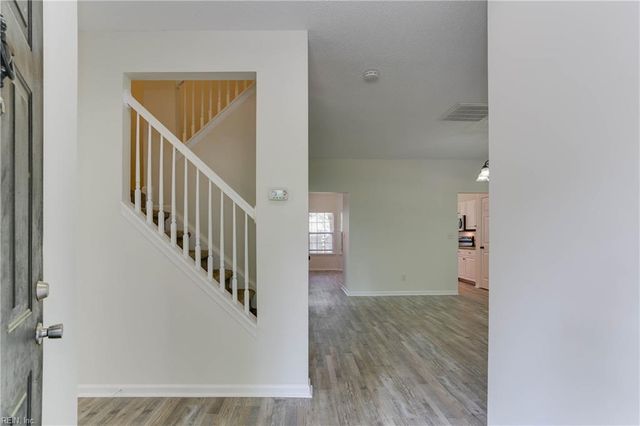 106 Robin Hood DR, Yorktown, VA 23693