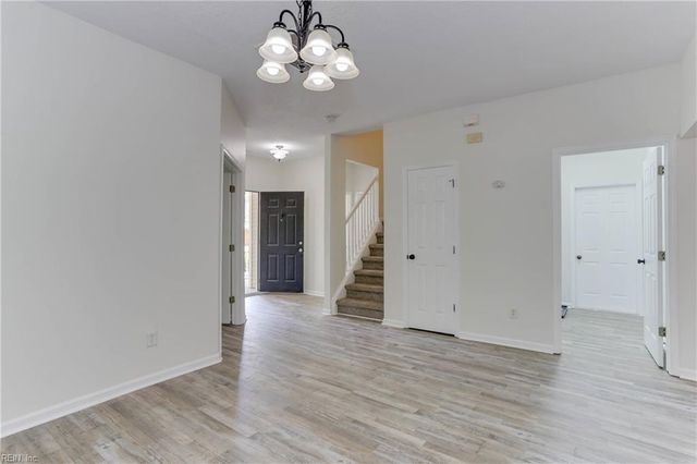 106 Robin Hood DR, Yorktown, VA 23693