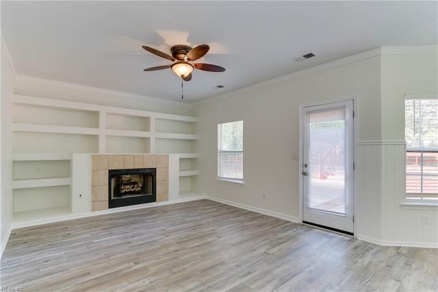 106 Robin Hood DR, Yorktown, VA 23693