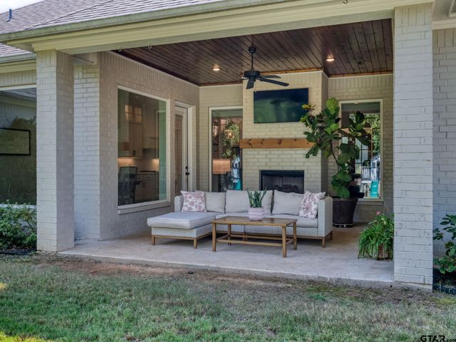 3109 Salado Creek Dr, Tyler, TX 75703