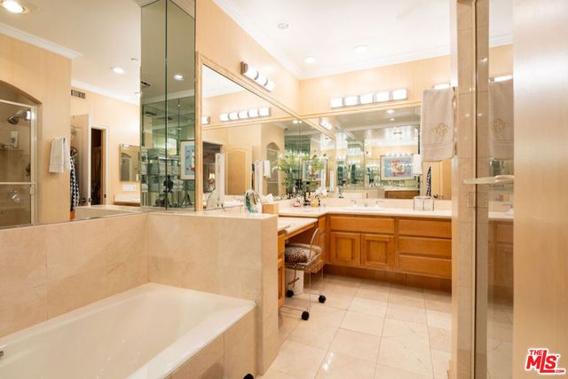 128 N Swall Drive 108, Los Angeles, CA 90048