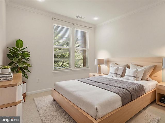 12000 MARKET ST #324, Reston, VA 20190