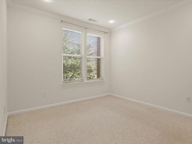 12000 MARKET ST #324, Reston, VA 20190