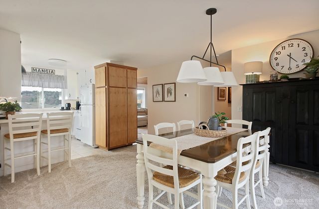 8201 Olympic View Lane, Clinton, WA 98236