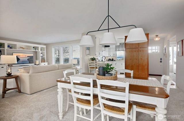 8201 Olympic View Lane, Clinton, WA 98236