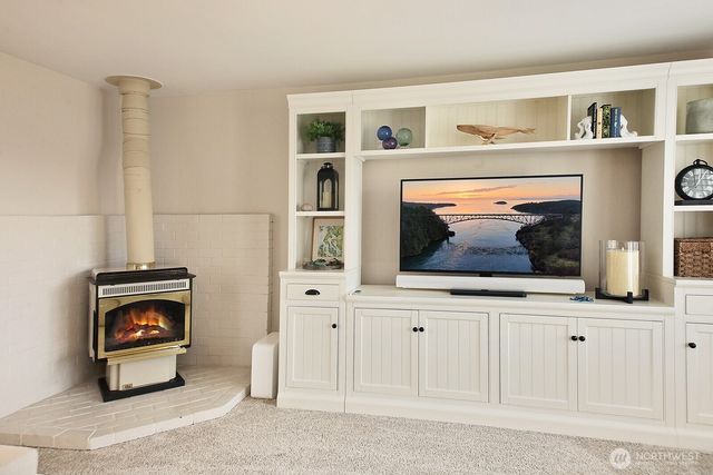 8201 Olympic View Lane, Clinton, WA 98236