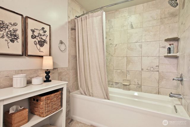 8201 Olympic View Lane, Clinton, WA 98236