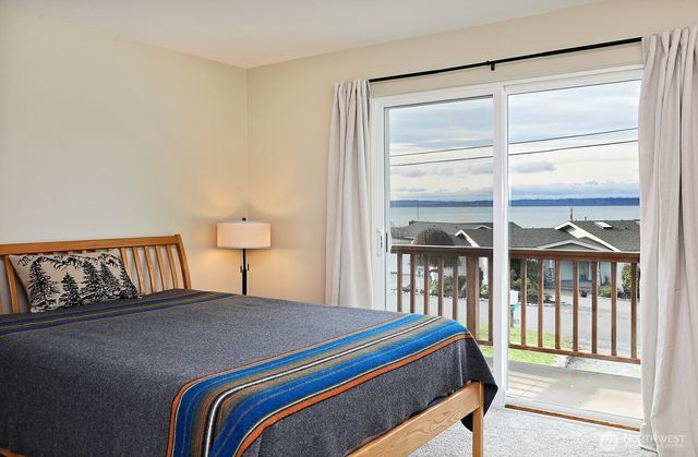 8201 Olympic View Lane, Clinton, WA 98236