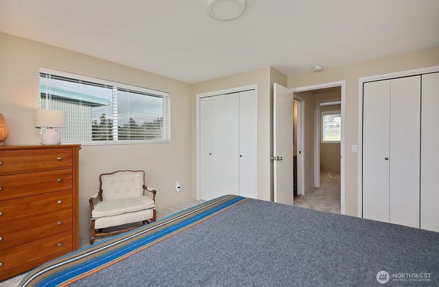 8201 Olympic View Lane, Clinton, WA 98236