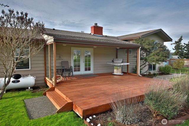 8201 Olympic View Lane, Clinton, WA 98236