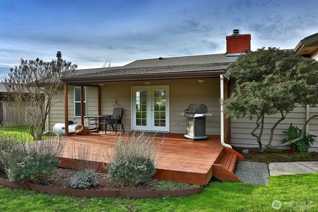 8201 Olympic View Lane, Clinton, WA 98236