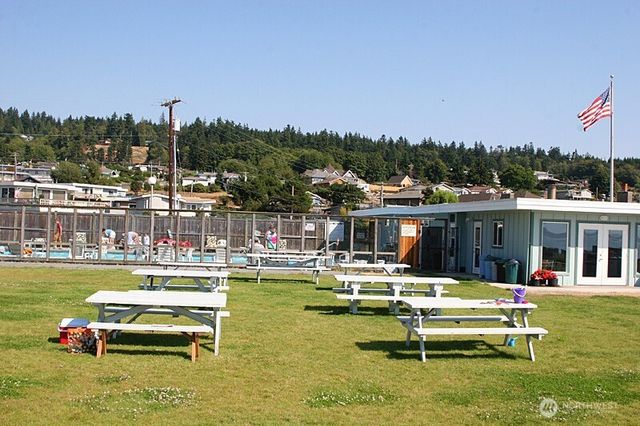 8201 Olympic View Lane, Clinton, WA 98236