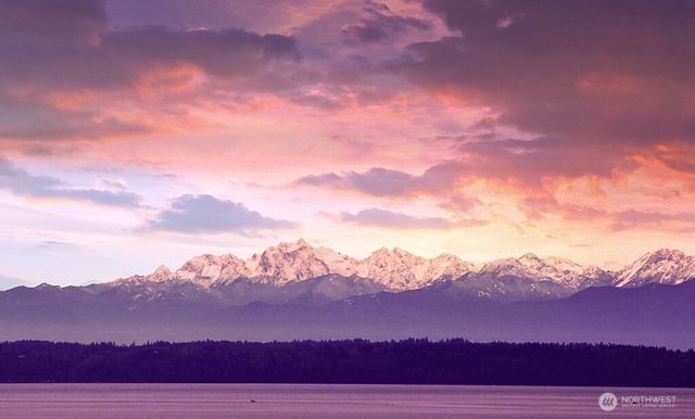 8201 Olympic View Lane, Clinton, WA 98236