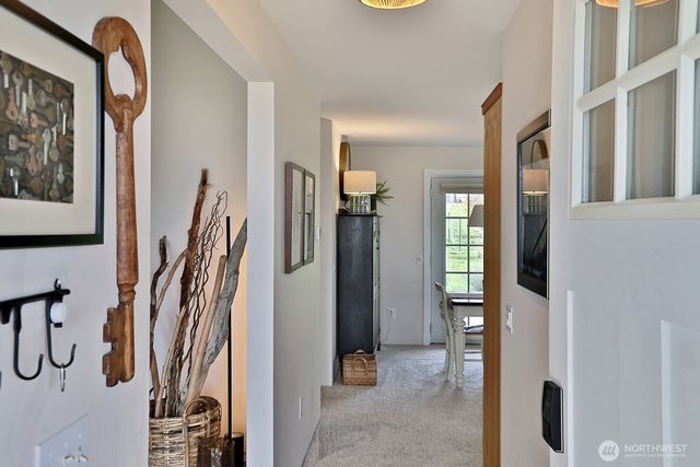 8201 Olympic View Lane, Clinton, WA 98236