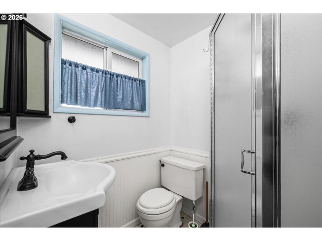 1755 BRENTWOOD Ave, Eugene, OR 97401