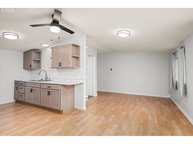 1755 BRENTWOOD Ave, Eugene, OR 97401