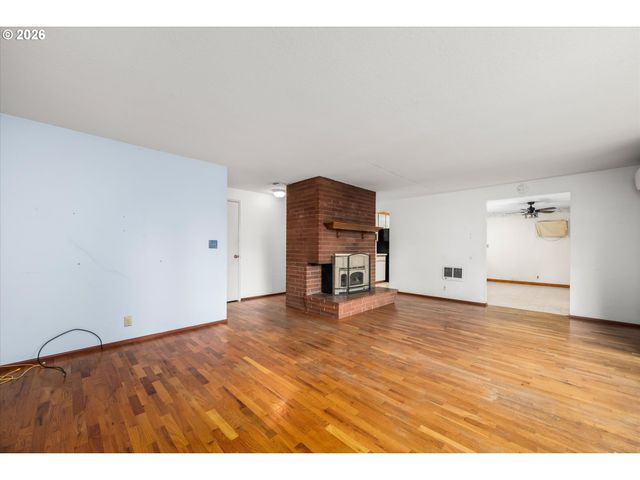 1755 BRENTWOOD Ave, Eugene, OR 97401