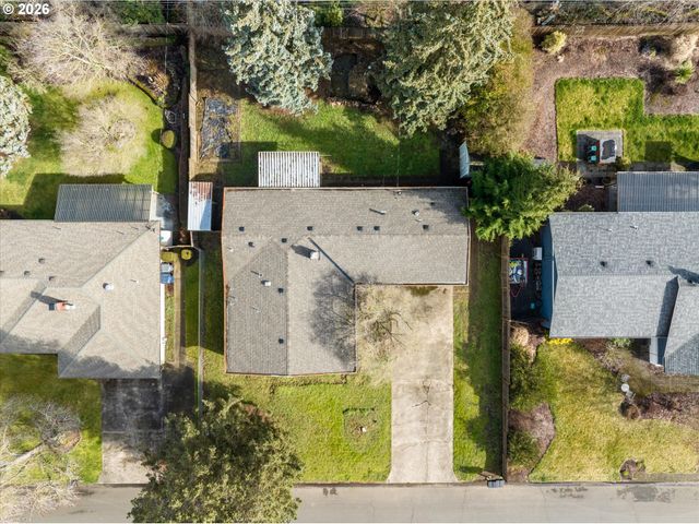 1755 BRENTWOOD Ave, Eugene, OR 97401