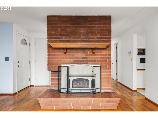 1755 BRENTWOOD Ave, Eugene, OR 97401