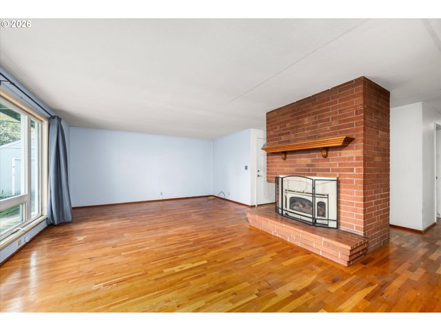 1755 BRENTWOOD Ave, Eugene, OR 97401