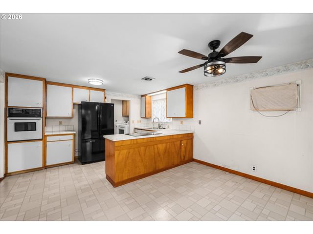 1755 BRENTWOOD Ave, Eugene, OR 97401