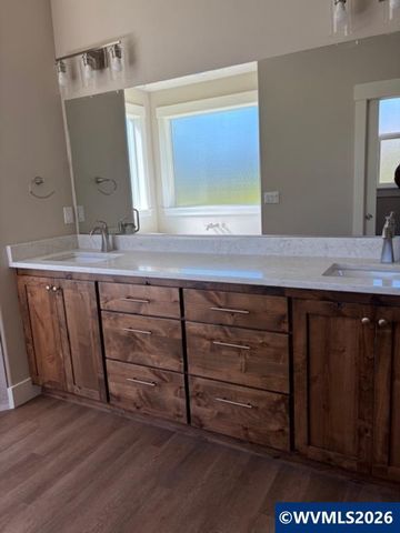 701 NW George Ct, Sublimity, OR 97385
