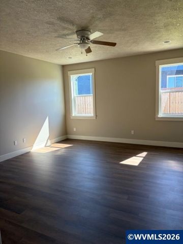 701 NW George Ct, Sublimity, OR 97385