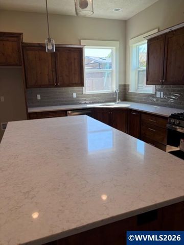 701 NW George Ct, Sublimity, OR 97385