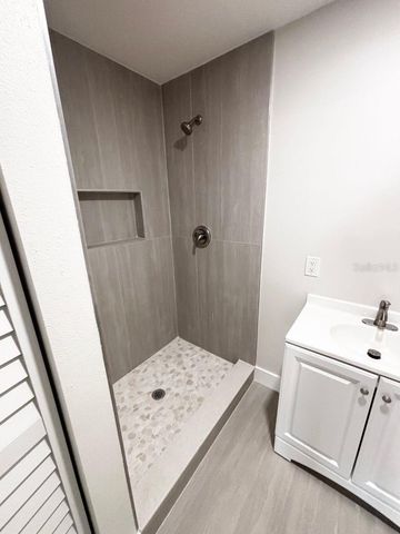 2002 E ESKIMO AVENUE B, Tampa, FL 33604