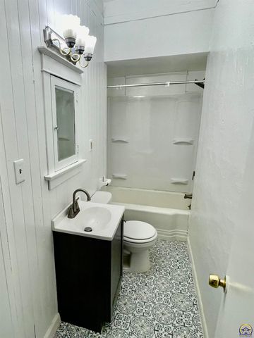 1626 SW Lincoln ST, Topeka, KS 66604