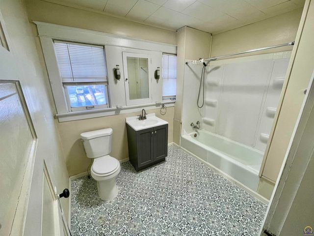 1626 SW Lincoln ST, Topeka, KS 66604