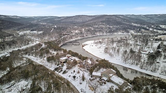 83 Sailboat Drive, Holiday Island, AR 72631