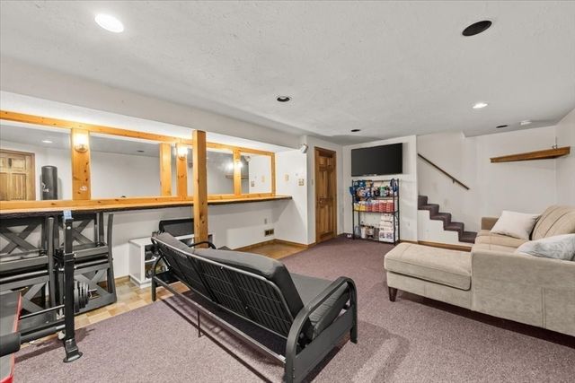 18 Blueberry Knoll 18, Bridgewater, MA 02324