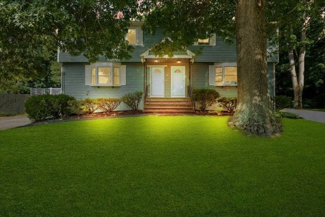 18 Blueberry Knoll 18, Bridgewater, MA 02324