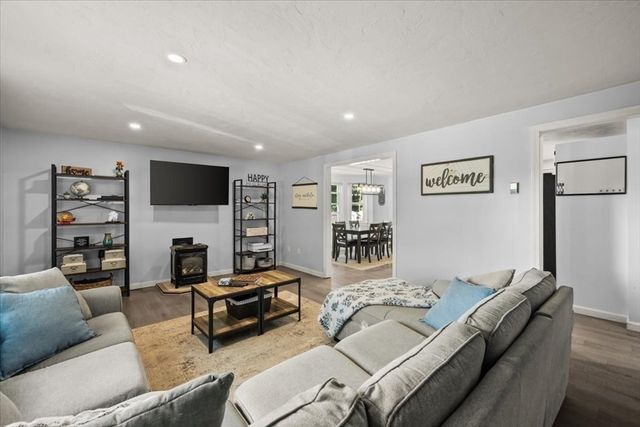 18 Blueberry Knoll 18, Bridgewater, MA 02324