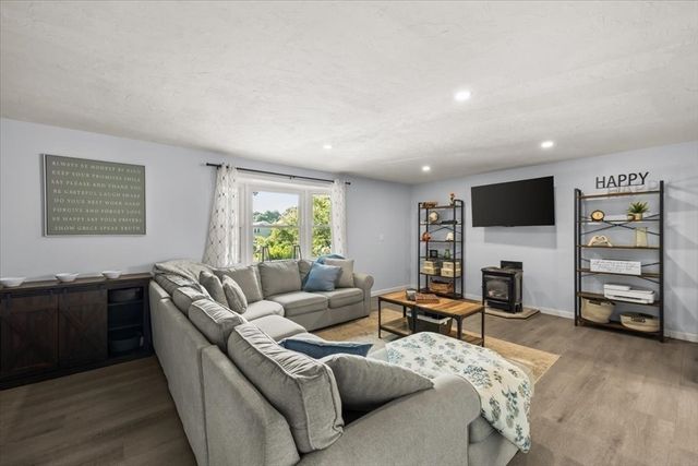 18 Blueberry Knoll 18, Bridgewater, MA 02324